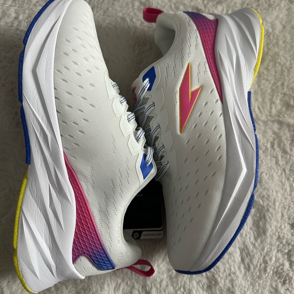 NWT RS Performance Shoes Size 37